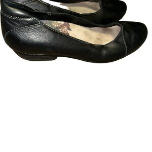 Taos woman debut black leather flat comfort shoes size 10 slip on
